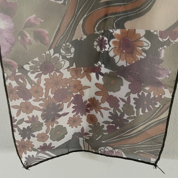 Floral Patterned Scarf - Picture 7 of 10